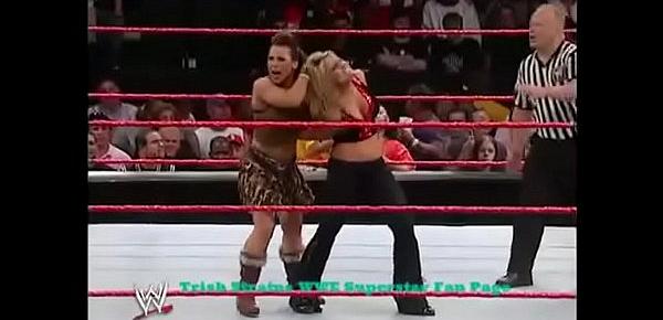  Trish Stratus vs Mickie James. Raw.